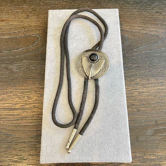 Silver Pewter Style Medallion Black Cabochon Bolo - Picture 3 of 8